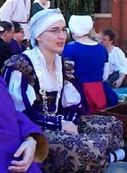 Mistress Constanzia enjoying the sunday festivities of the St Florian Baronial Investiture